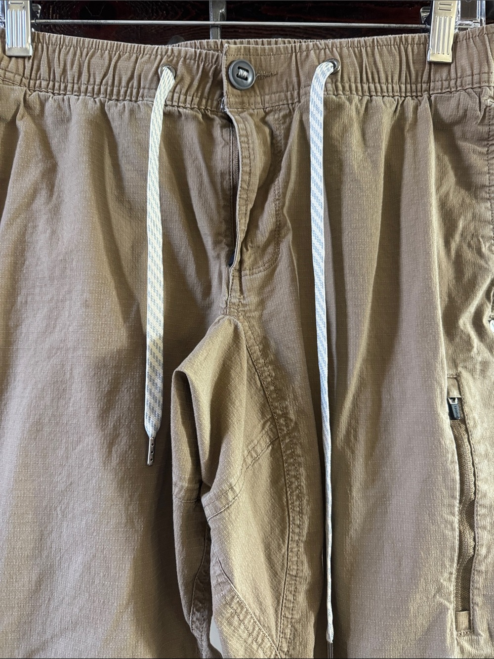 Vuori Men's Drawstring Jogger Pants in Khaki